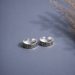 Small flower pattern toe ring in pure silver (one pair)
