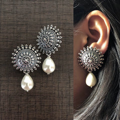2.8 cm diameter royal studs with fresh water pearl drops in pure silver