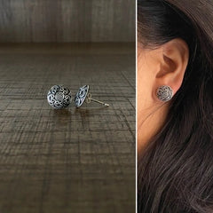 1.4 cm diameter carving rava work studs with antique finish in pure silver