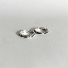 Thin rava work toe ring in pure silver (one pair)