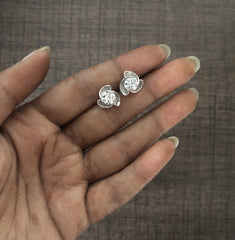 6mm diameter cz stone lotus leaf pattern earstuds in pure silver