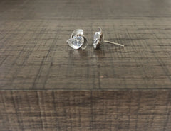6mm diameter cz stone lotus leaf pattern earstuds in pure silver