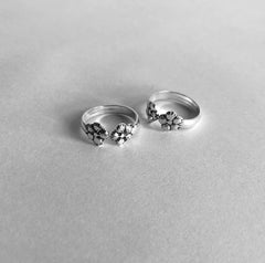 Twin flower pattern twisted toe ring in pure silver (one pair)