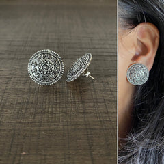 2cm diameter round flower pattern studs in pure silver