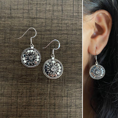 1.9 cm diameter flat-round coin like earring in pure silver