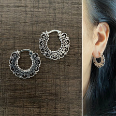 Elegant 2.5 cm diameter filigree balis in pure silver