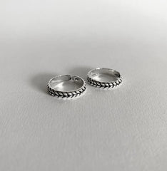 Tiny leaf pattern toe ring in pure silver (one pair)