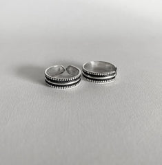 Three line rava work pattern toe ring in pure silver (one pair)