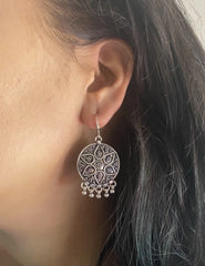 Rava carving work round earrings in pure silver