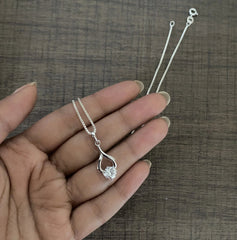 6mm single cz stone flame pattern pendant and an 18’’ chain in pure silver