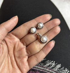 1.1cm pearl pendant along with matching 9mm studs in pure silver