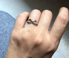 Minimal infinity band in pure silver (not adjustable)