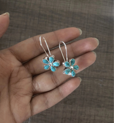Turquoise stone flower pattern loops in pure silver (small size)