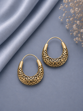 Filigree work 3.2 cm diameter balis with 22 kt gold plating in pure silver