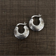 Statement filigree work balis with cz stone in pure silver