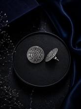 2cm diameter round flower pattern studs in pure silver
