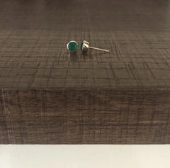 5mm green onyx cut stone bezel setting studs in pure silver