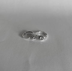 Single cz with rava border toe ring in pure silver (one pair)