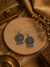 Rava carving work round earrings in pure silver
