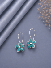 Turquoise stone flower pattern loops in pure silver (small size)