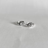 Single cz with rava border toe ring in pure silver (one pair)