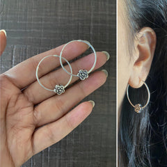 2.5 cm thin balis with antique flower beads in pure silver