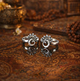 Curved peacock pattern adjustable toe ring in pure silver