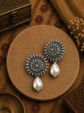 2.8 cm diameter royal studs with fresh water pearl drops in pure silver
