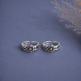 Single flower pattern two line toe ring in pure silver (one pair)