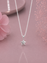 Single cz stone star pendant with an 18'' chain in pure silver