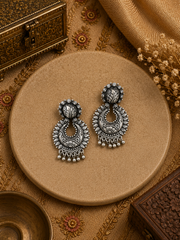 Intricate leaf border antique finish earrings in pure silver