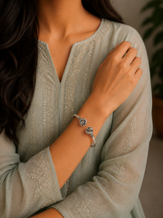 Round knotted ends carving work kada in pure silver