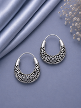 Filigree work 3.2 cm diameter balis crafted in pure silver