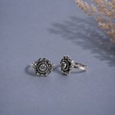 Flower pattern single stone adjustable traditional toe ring in pure silver (one pair)