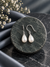 Shell pearl hangings in pure silver
