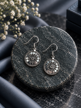 1.9 cm diameter flat-round coin like earring in pure silver