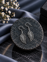 Intricate filigree work leaf pattern earrings in pure silver