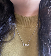 Infinity pattern pendant with cz stones and an 18’’ thin chain in pure silver