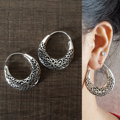 Filigree work 3.2 cm diameter balis crafted in pure silver