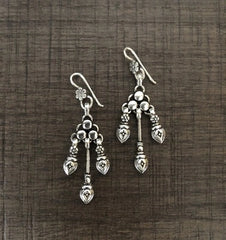 Carving work Trident pattern earrings in pure silver