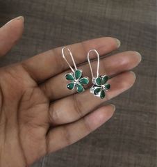 Green onyx flower pattern loops in pure silver (small size)