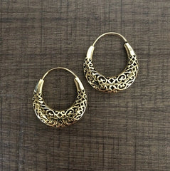 Filigree work 3.2 cm diameter balis with 22 kt gold plating in pure silver