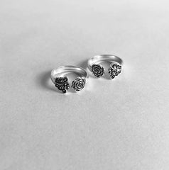 Flower and Butterfly pattern twisted toe ring in pure silver (one pair)