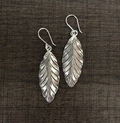 Leaf pattern engraving cut work earrings in pure silver