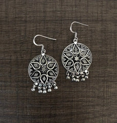 Rava carving work round earrings in pure silver