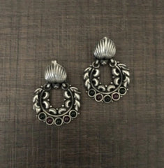 Small antique finish kemp stone earrings in pure silver