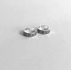 Small flower pattern toe ring in pure silver (one pair)