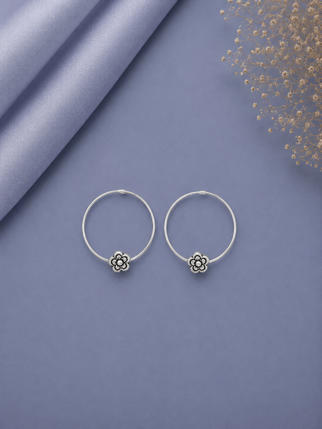 2.5 cm thin balis with antique flower beads in pure silver
