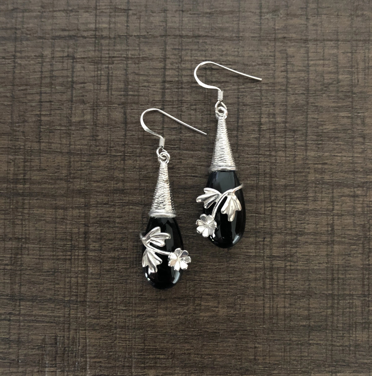 Black onyx floral creeper pattern hangings in pure silver