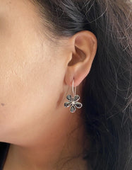 Black cz stone cut stone flower loops in pure silver (big size)